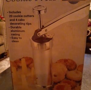 NEW IN BOX kitchen collection cookie press.